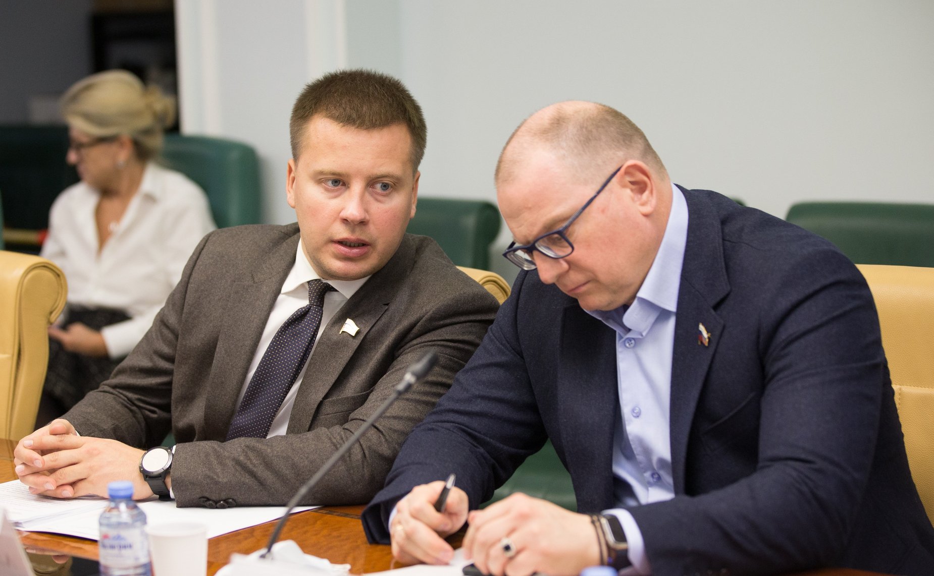 Парламентские слушания на тему «О развитии инфраструктуры региональных аэропортов и расширении сети межрегиональных пассажирских авиационных маршрутов в Российской Федерации»