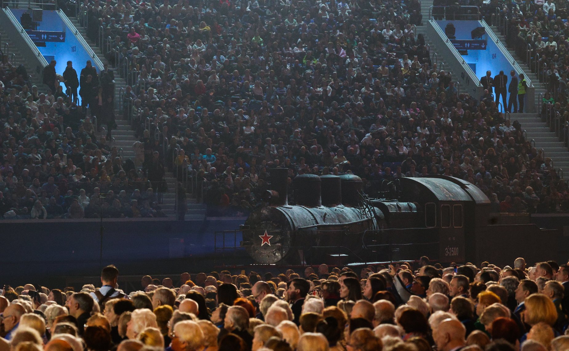 Председатель Совета Федерации Валентина Матвиенко посетила концерт-реквием, посвящённый 80-летию полного освобождения Ленинграда от фашистской блокады