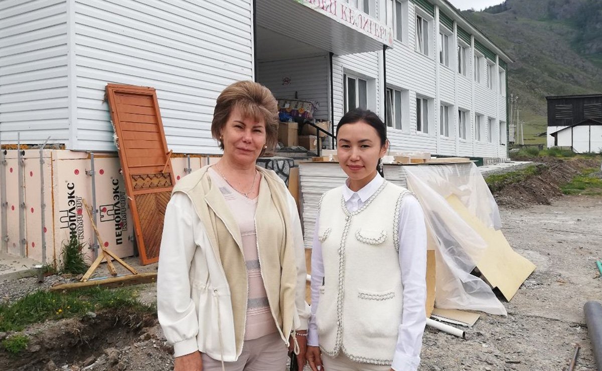 Татьяна Гигель ознакомилась с ходом ремонтных работ в общеобразовательной школе в Горном Алтае