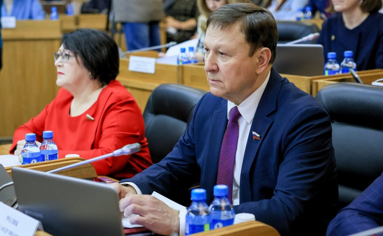 Людмила Талабаева и Александр Ролик приняли участие в заседании Законодательного Собрания Приморского края