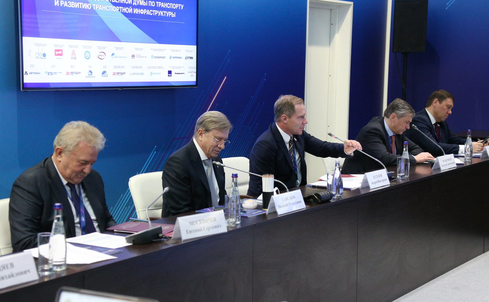 Совместное заседание Комитета Совета Федерации по экономической политике и Комитета Государственной Думы по транспорту и развитию транспортной инфраструктуры в рамках Транспортной недели