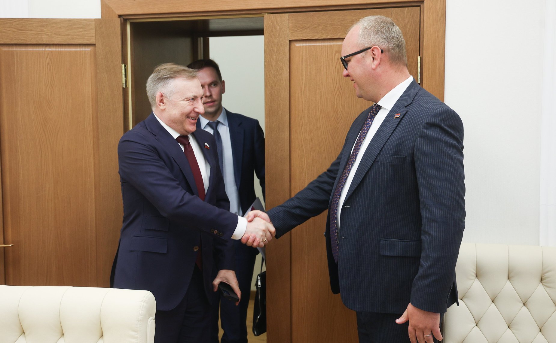 Встреча первого заместителя председателя Комитета СФ по социальной политике Александра Варфоломеева с депутатом Национального Собрания Республики Армения Алексеем Сандыковым