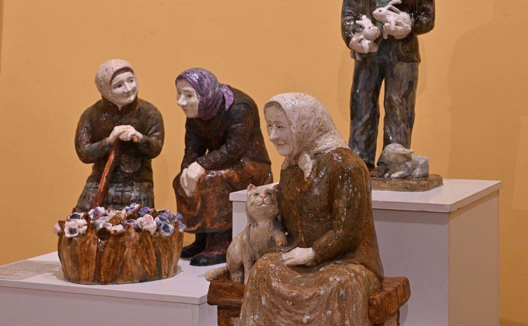 Анатолий Артамонов в ходе поездки в регион посетил музей изобразительных искусств и принял участие в открытии выставки заслуженного художника РФ Наталии Овсиенко «Россия — Китай. Без перевода»