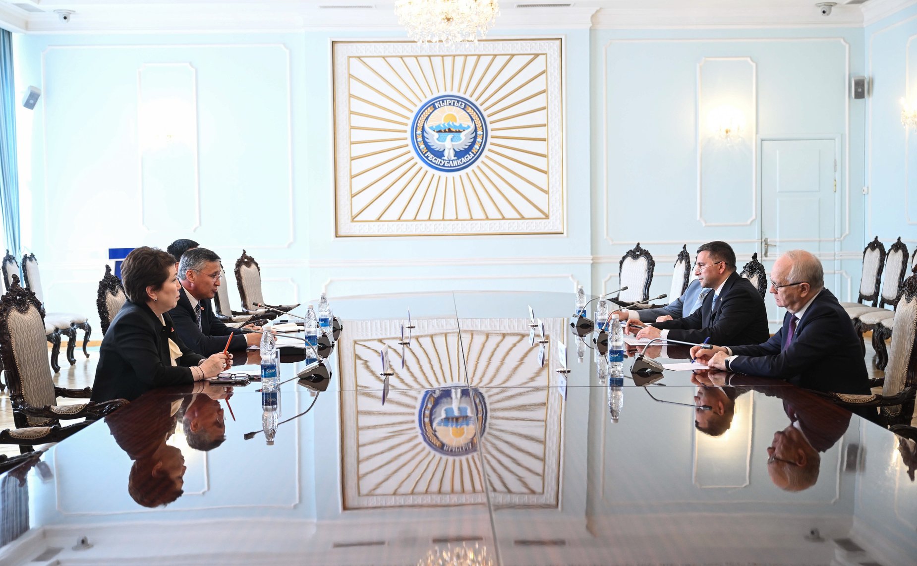 Встреча заместителя председателя Комитета СФ по международным делам Фарита Мухаметшина с заместителем Торага Жогорку Кенеш КР Нурланбеком Азыгалиевым