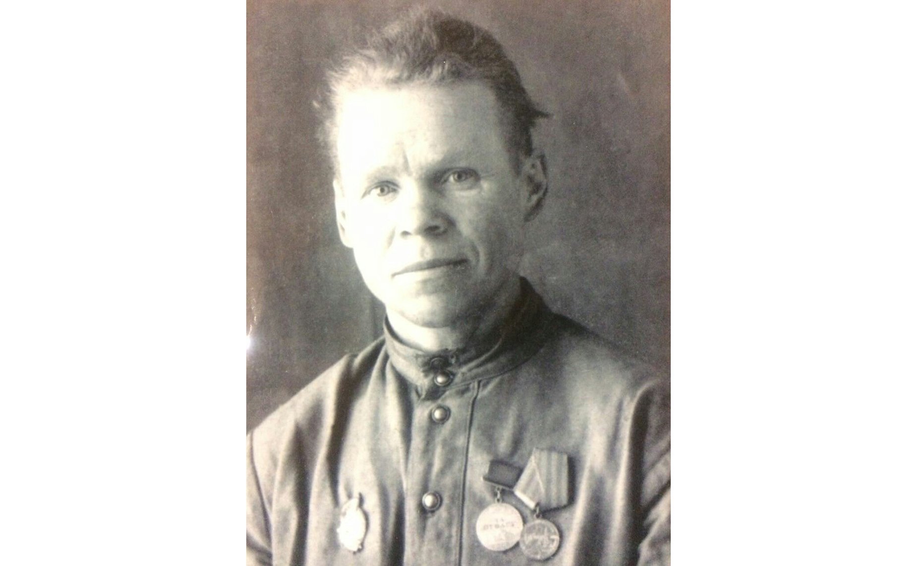 Полетаев Владимир Кузьмич. Участвовал в боевых действиях с 22 июня 1941 года. Служил в 23-м отдельном гвардейском истребительно-противотанковом дивизионе. Командир отделения разведки. Демобилизован из‑за ранения в январе 1945. Дед сенатора В. Полетаева