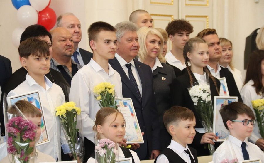 Светлана Кириллова приняла участие в церемонии награждения талантливых школьников Костромской области и их наставников