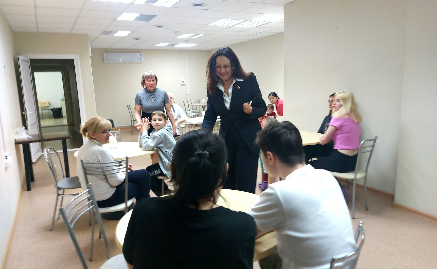 Ирина Петина посетила пункт временного размещения жителей, эвакуированных из опасных регионов Украины