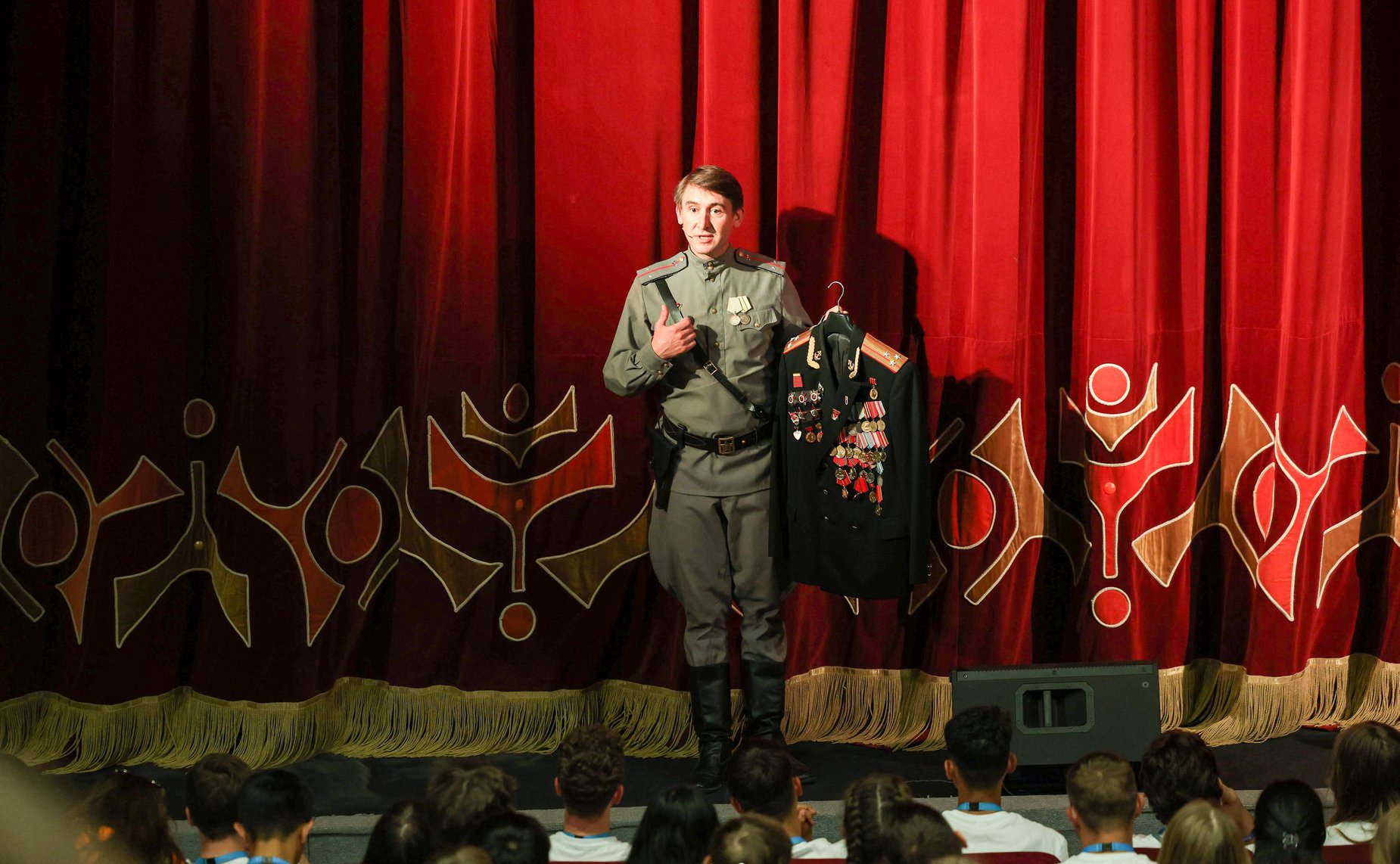 Культурно-образовательный проект «Поезд памяти». Ярославль. Просмотр спектакля «До свидания, девочки!»
