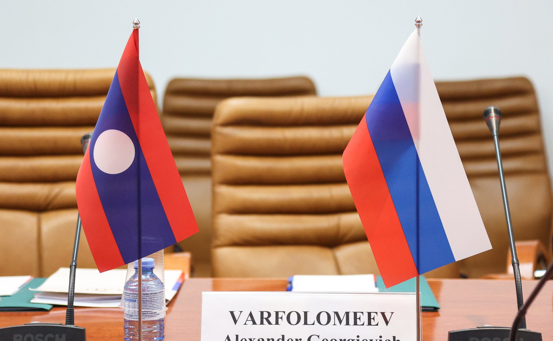 Первый заместитель председателя Комитета СФ по социальной политике Александр Варфоломеев провел встречу членов Палаты молодых законодателей с молодыми парламентариями Лаосской Народно-Демократической Республики