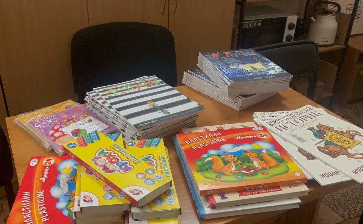 Игорь Кастюкевич посетил подшефный детский центр в Новокиевке Херсонской области, передал книги и подарки для воспитанников