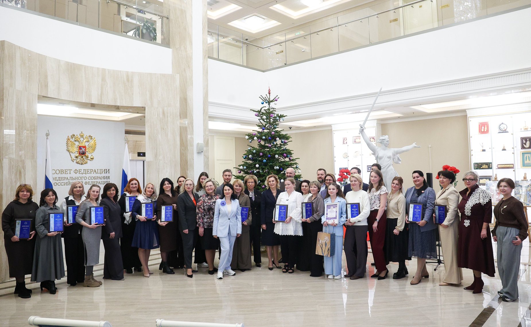 Торжественное открытие выставки лучших работ VII Всероссийского конкурса ватного мастерства «Россия многоликая: героический эпос», приуроченного к Году защитника Отечества в России, и награждение победителей конкурса