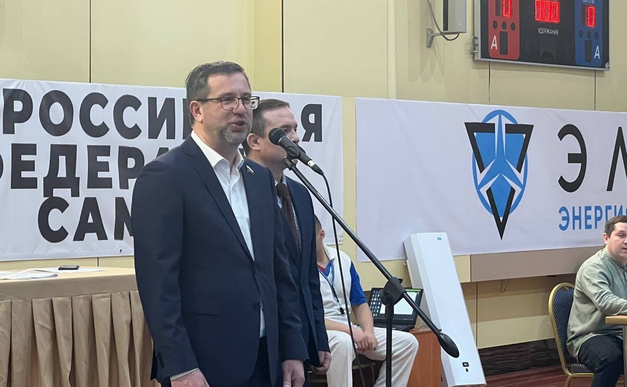 Николай Владимиров поздравил студентов-самбистов