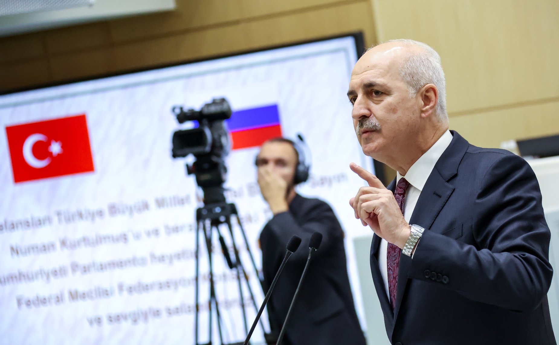 Председатель Великого национального собрания Турции Нуман Куртулмуш