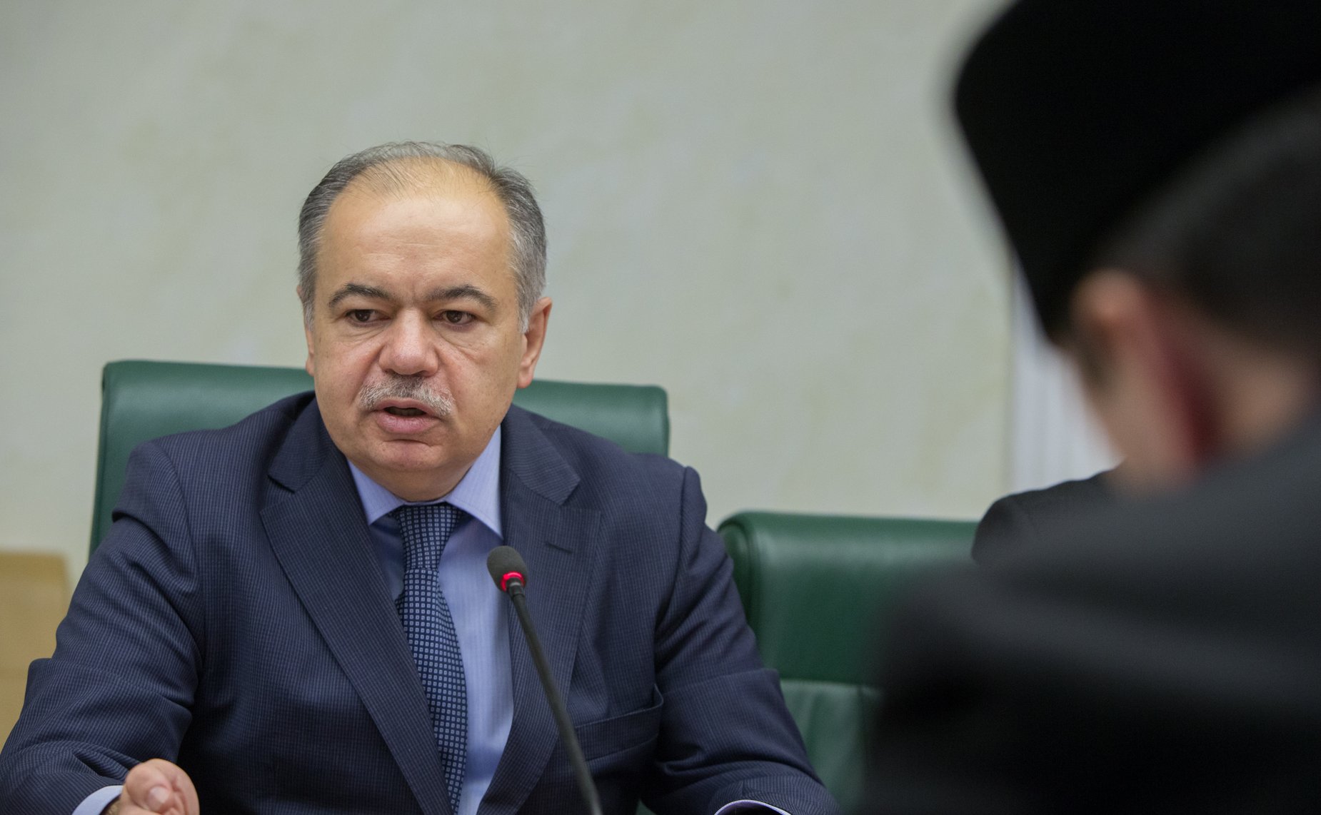 Заместитель Председателя Совета Федерации Ильяс Умаханов провел совещание по подготовке к сезону хаджа 2015 года