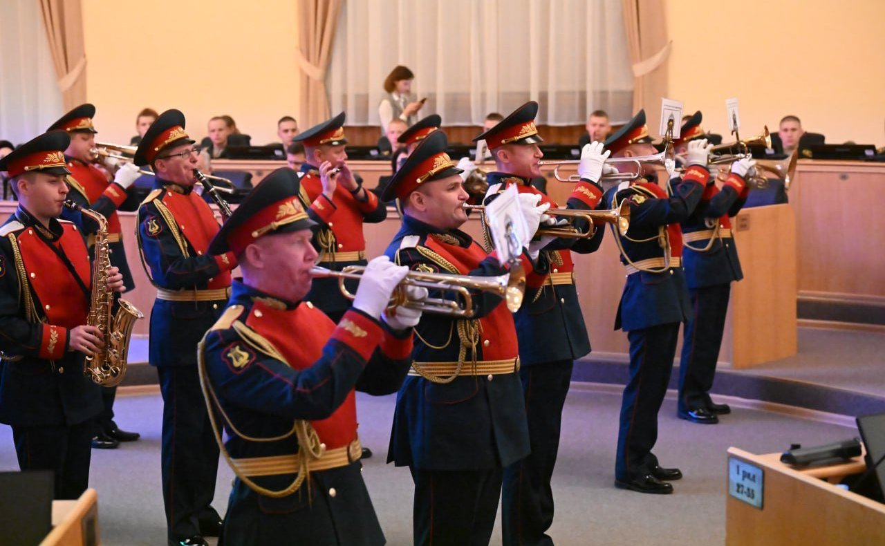 Дмитрий Горицкий вручил Памятные медали Совета Федерации «За проявленное мужество» детям-героям Тюменской области