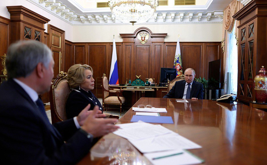 Встреча Президента России Владимира Путина с главами палат Федерального Собрания РФ по итогам завершившейся весенней сессии российского парламента