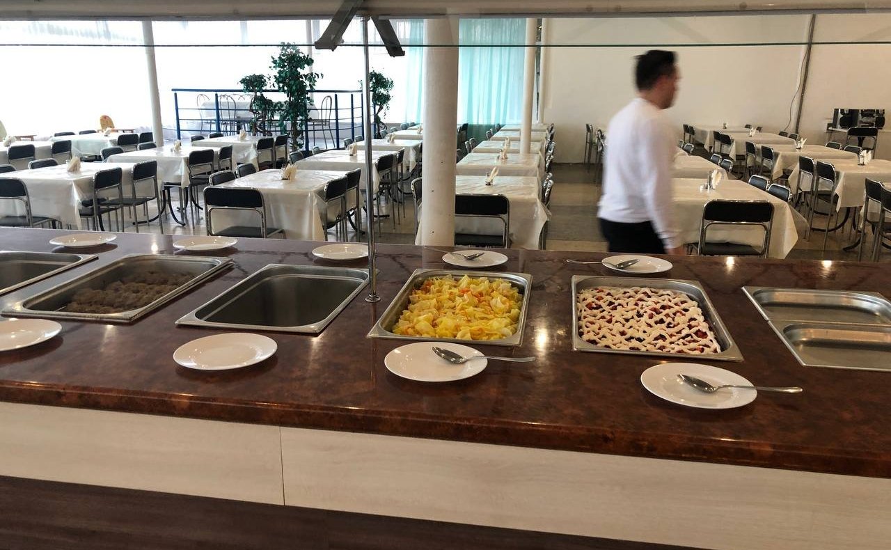 Екатерина Алтабаева посетила пункт временного размещения беженцев на базе пансионата «Изумруд»