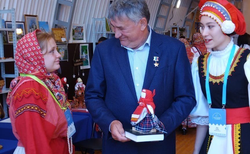 Юрий Воробьев принял участие в заключительном этапе Всероссийского детского фестиваля «Наследники традиций», который проходит на Вологодчине