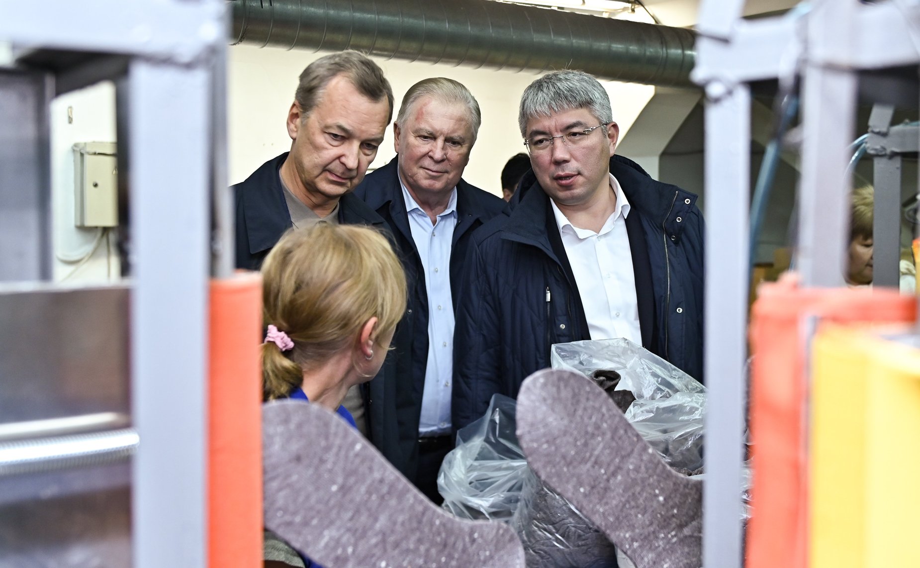 Сенаторы посетили Байкальский текстильный комбинат и ряд производителей продукции из шерсти
