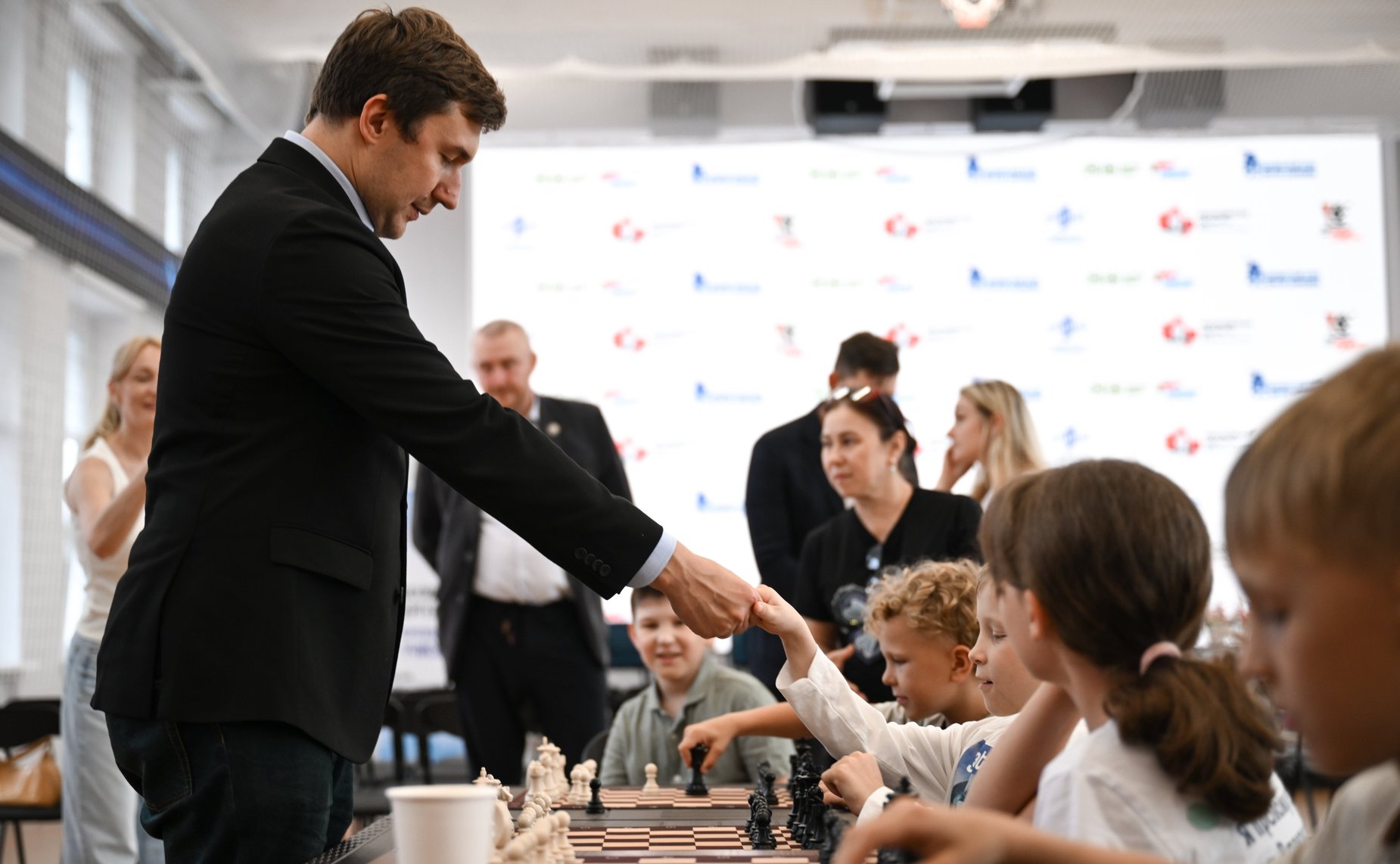 Инна Святенко и Сергей Карякин приняли участие в открытии шахматного клуба и совещании «Вовлечение участников СВО в физическую культуру и спорт»