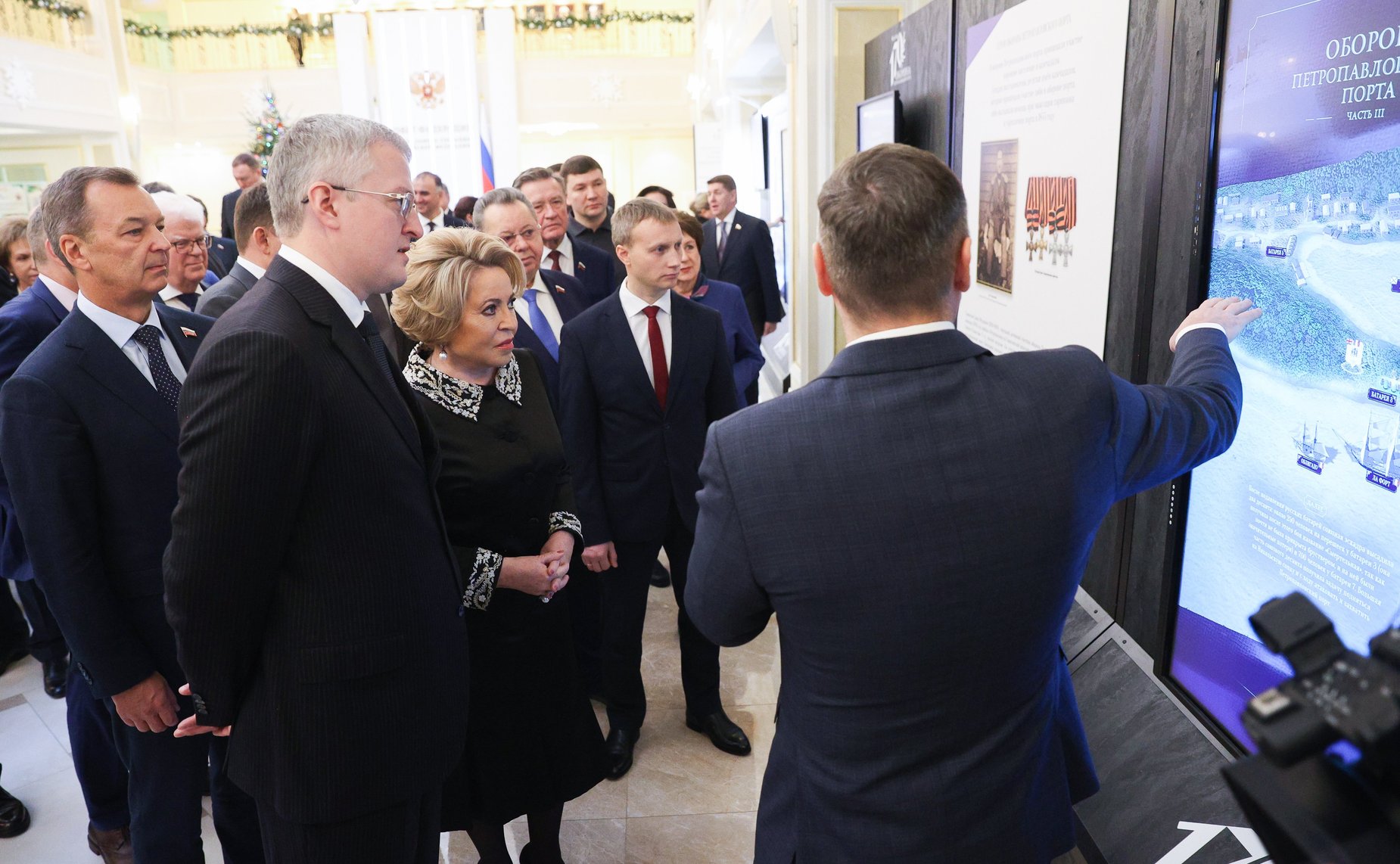 В Совете Федерации открылась выставка, приуроченная к 170-летию Петропавловской обороны