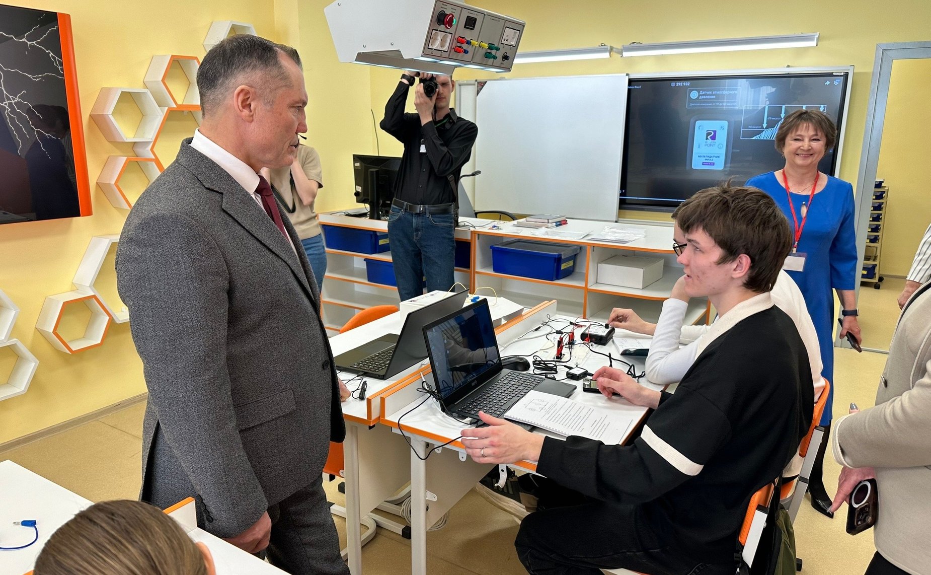 Перед пленарным заседанием участники расширенной коллегии министерства образования Рязанской области посетили школу № 6