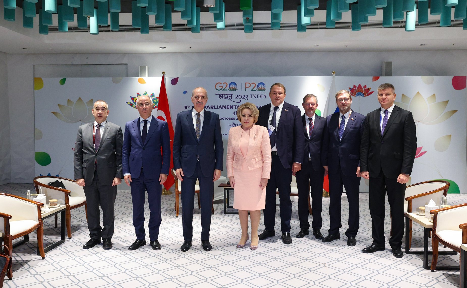 Председатель Совета Федерации Валентина Матвиенко «на полях» девятого Саммита спикеров парламентов стран «Группы двадцати» в Нью-Дели встретилась с Председателем Великого национального собрания Турции Нуманом Куртулмушем