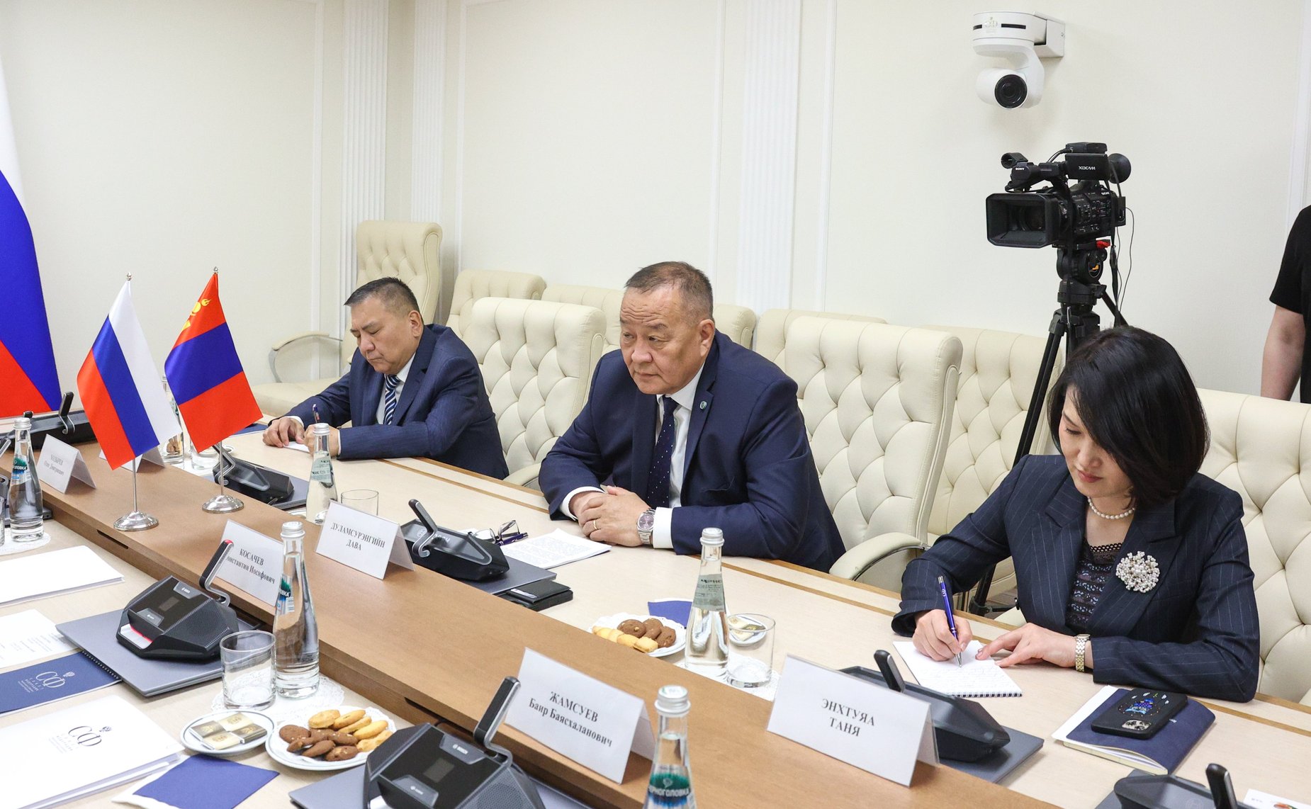 Константин Косачев провел встречу с Чрезвычайным и Полномочным Послом Монголии в Российской Федерации Дуламсурэнгийн Давой