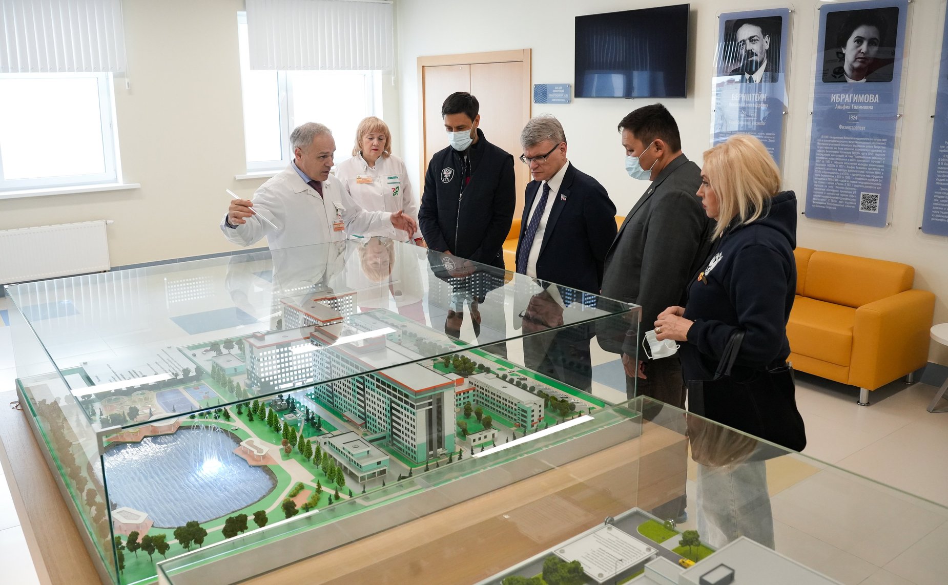 Сенаторы посетили госпиталь для ветеранов войн и Республиканский лечебно-реабилитационный центр на базе городской клинической больницы №7 им. М. Н. Садыкова