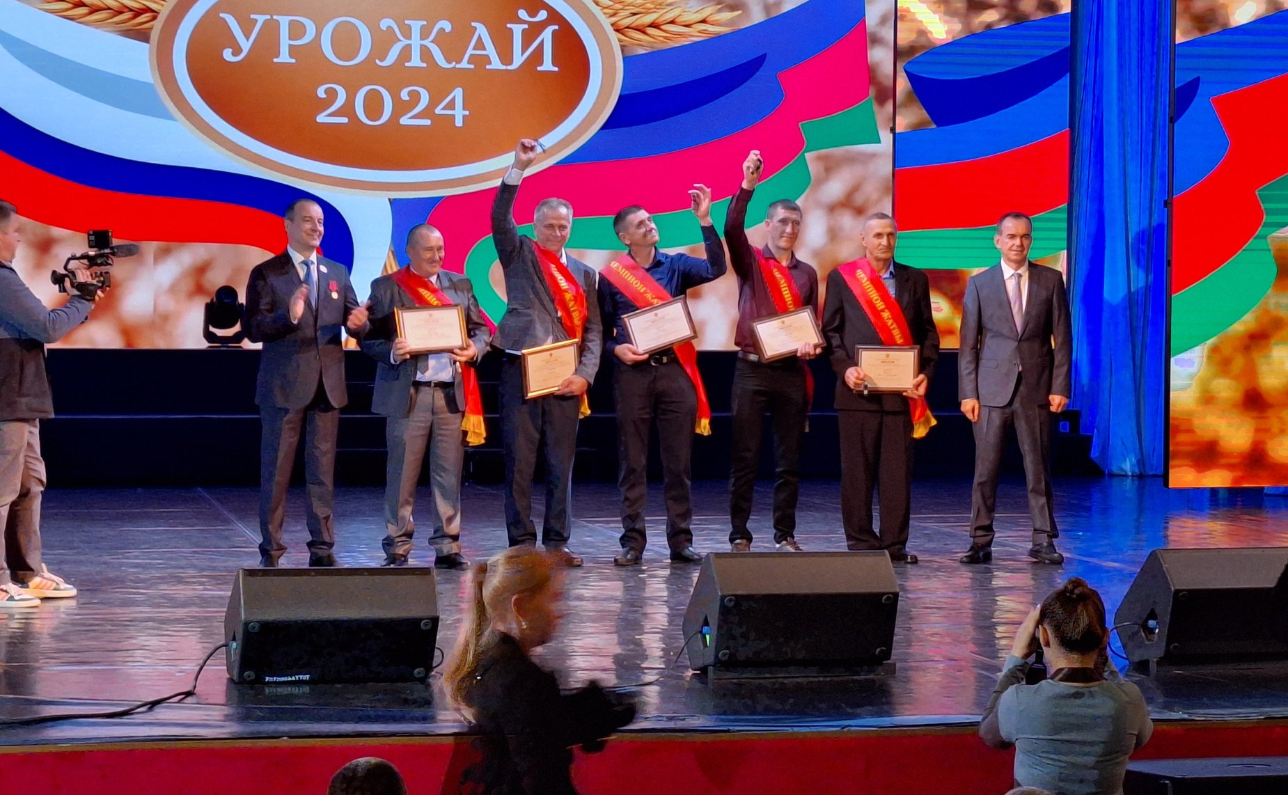 Алексей Кондратенко принял участие в чествовании передовиков поля