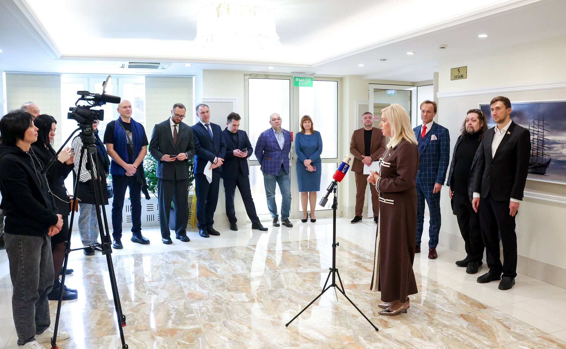 Церемония открытия выставки живописи А. Буртасенкова «Под Русским небом Крыма»