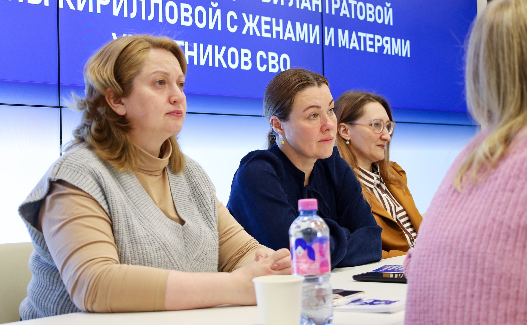 Сенаторы посетили штаб общественной поддержки партии «Единая Россия»