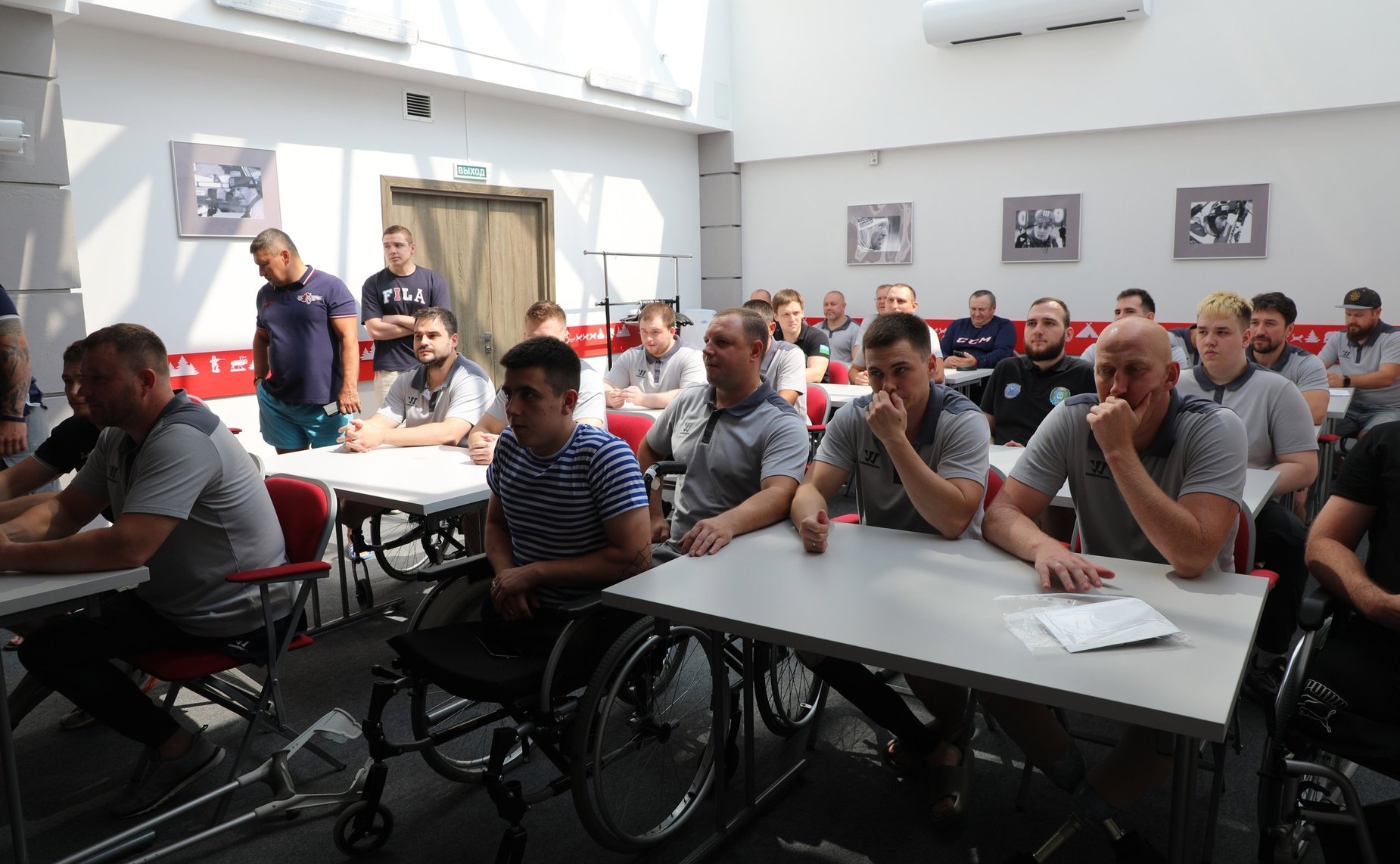 Эдуард Исаков встретился с коллективом филиала фонда «Защитники Отечества» в Ханты-Мансийске