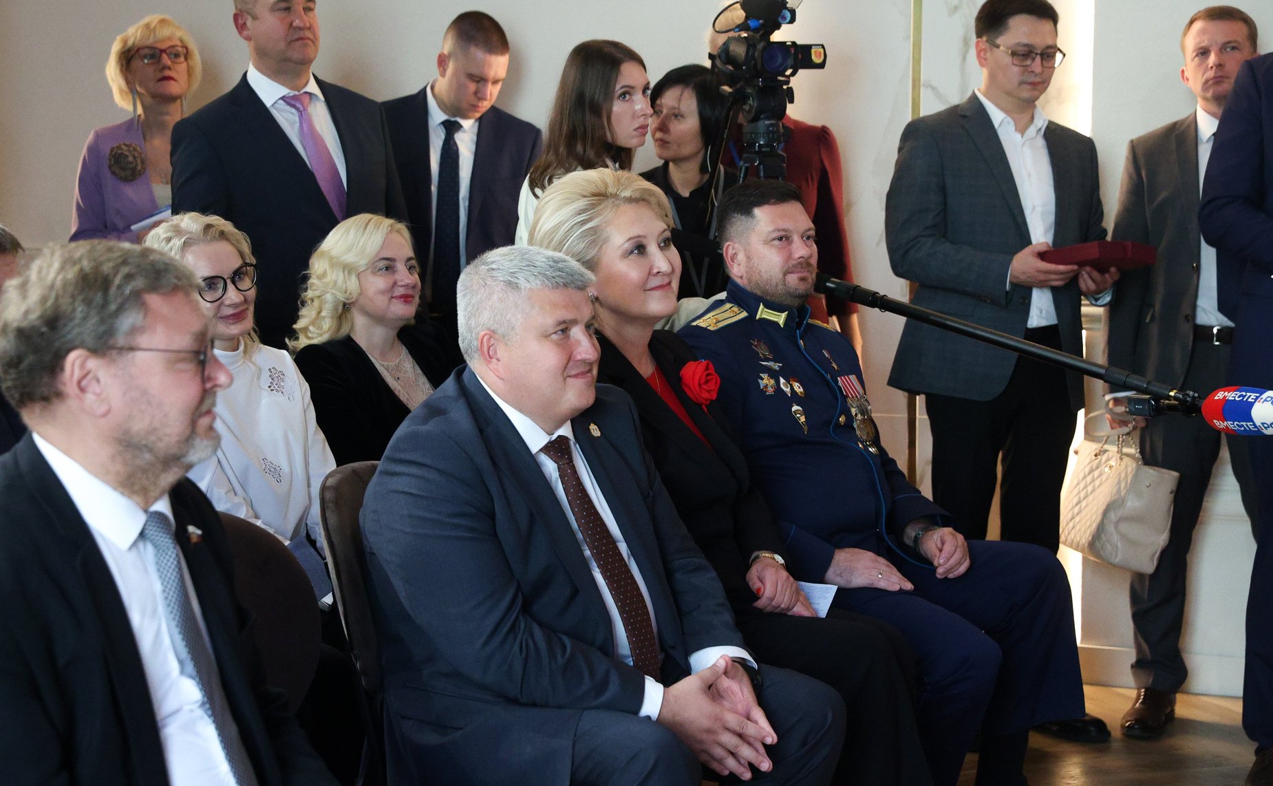 В рамках работы Х Парламентского форума «Историко-культурное наследие России» в Великом Новгороде Валентина Матвиенко посетила детскую общеобразовательную школу имени Г.Р. Державина и Дом музыки имени С.В. Рахманинова