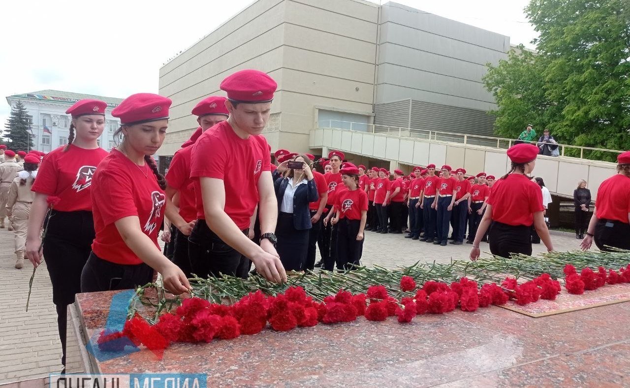 Ольга Бас приняла участие в церемонии приема детей в ряды «Юнармии» в ЛНР