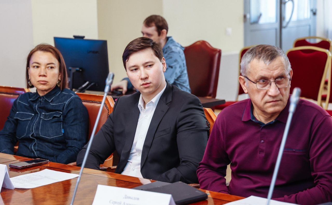 Андрей Хапочкин провёл совещание по проблемам качества связи в новых микрорайонах