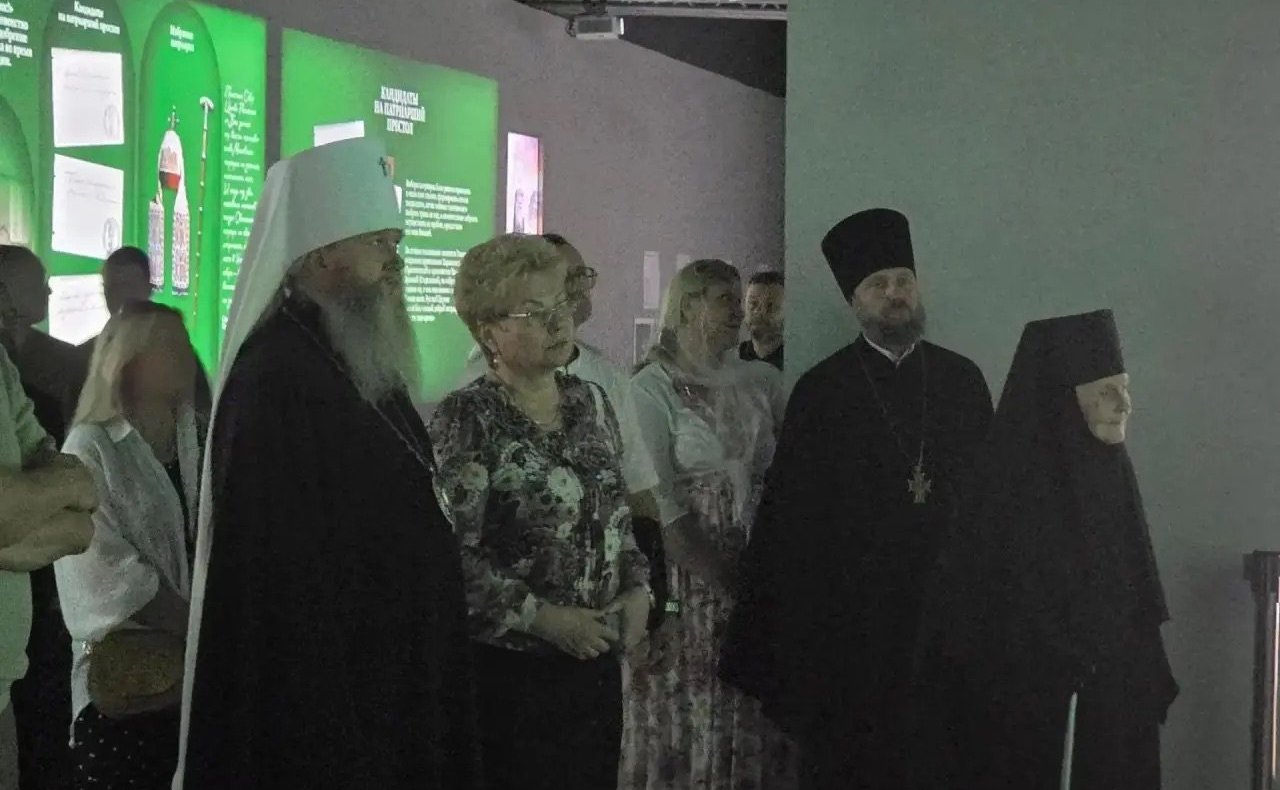 Ольга Бас посетила в ЛНР выставку, посвященную первому архиерею Луганщины – архиепископу Никону