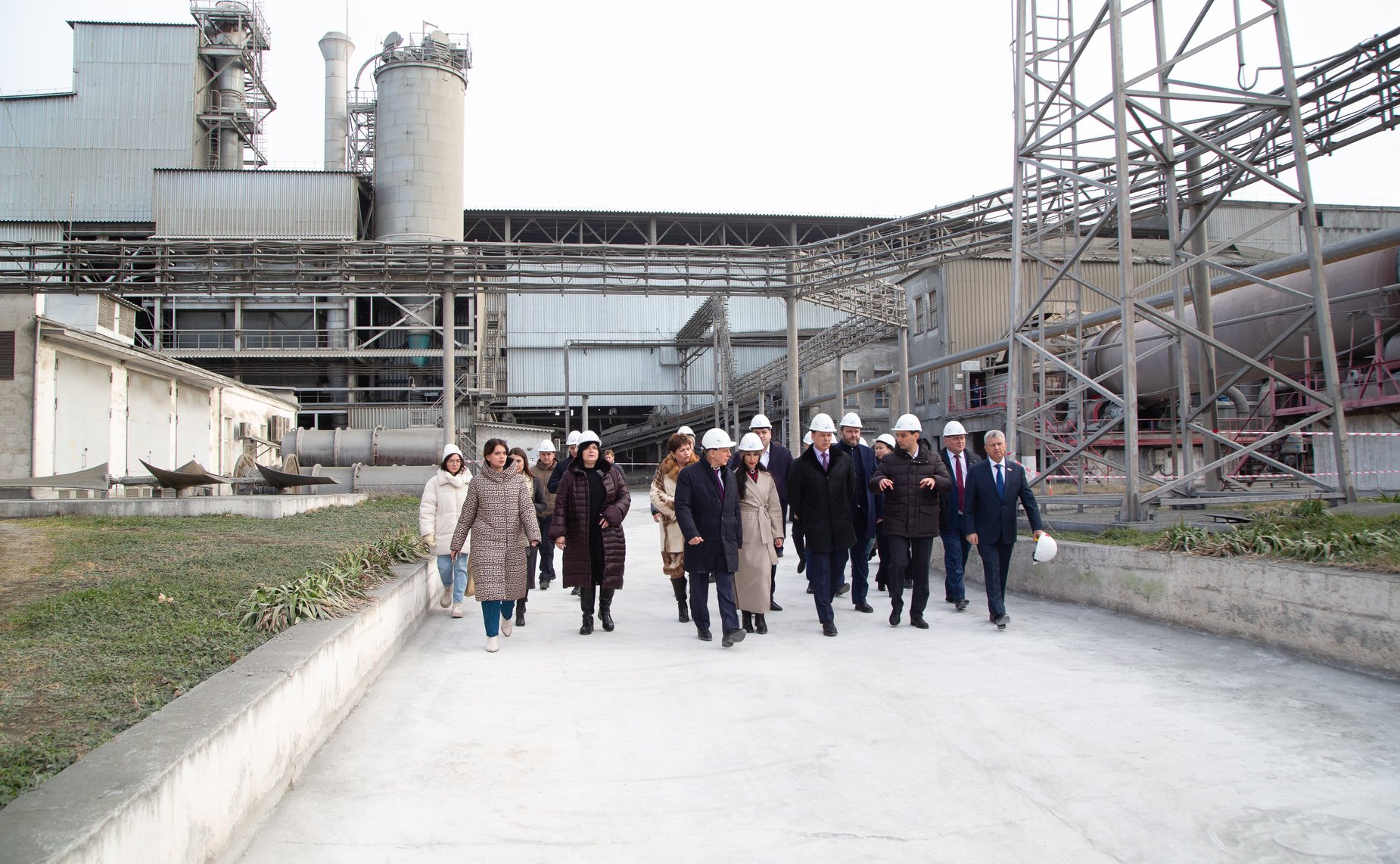 Сенаторы посетили Бахчисарайский цементный завод в Республике Крым