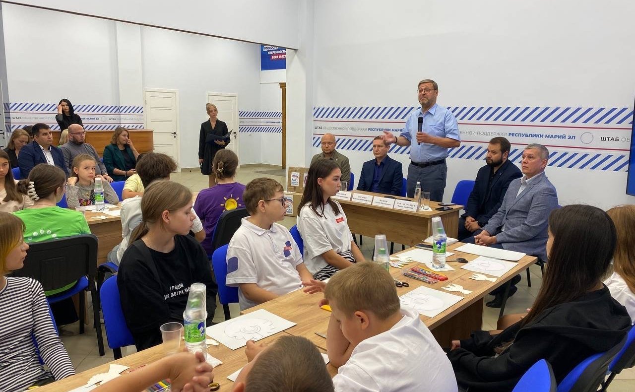 Заместитель Председателя СФ Константин Косачев принял участие в акции, посвященной Дню памяти детей, жертв войны в Донбассе