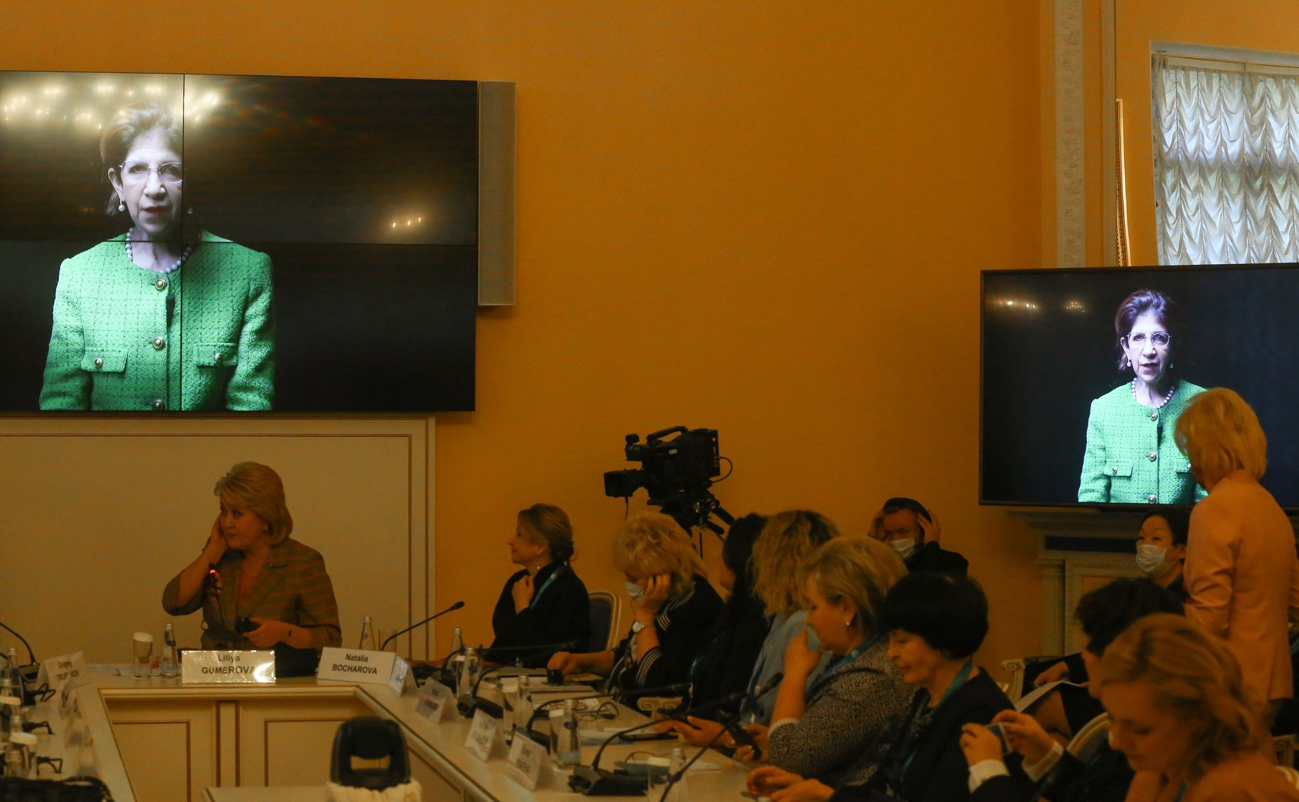 Заседание тематической сессии «Женщины-ученые и глобальные вызовы современности»