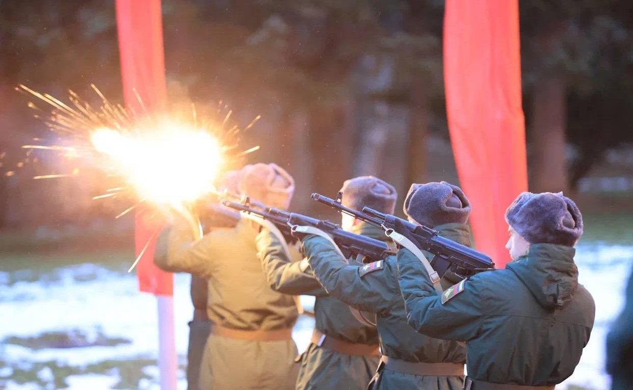 Андрей Хапочкин принял участие в открытии в регионе мемориала в честь воинов СВО