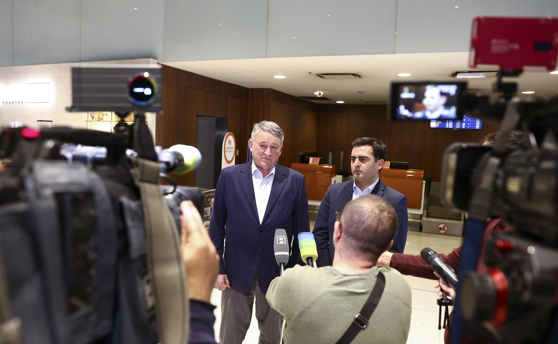 Пресс-подход Юрия Воробьева и Акоба Аршакяна