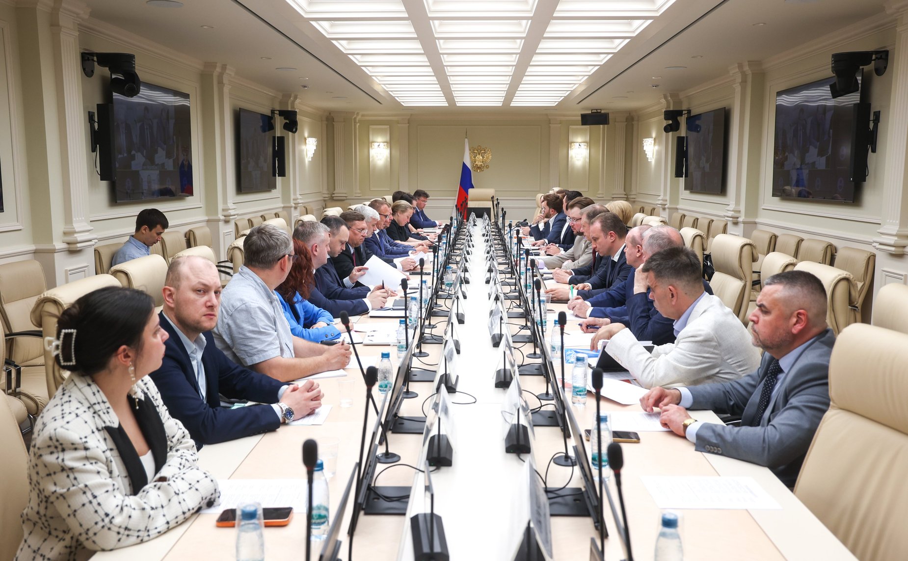 Круглый стол Комитета Совета Федерации по экономической политике совместно с Комитетом Совета Федерации по науке, образованию и культуре «Проблемы реализации национального проекта «Беспилотные авиационные системы». Подготовка кадров»