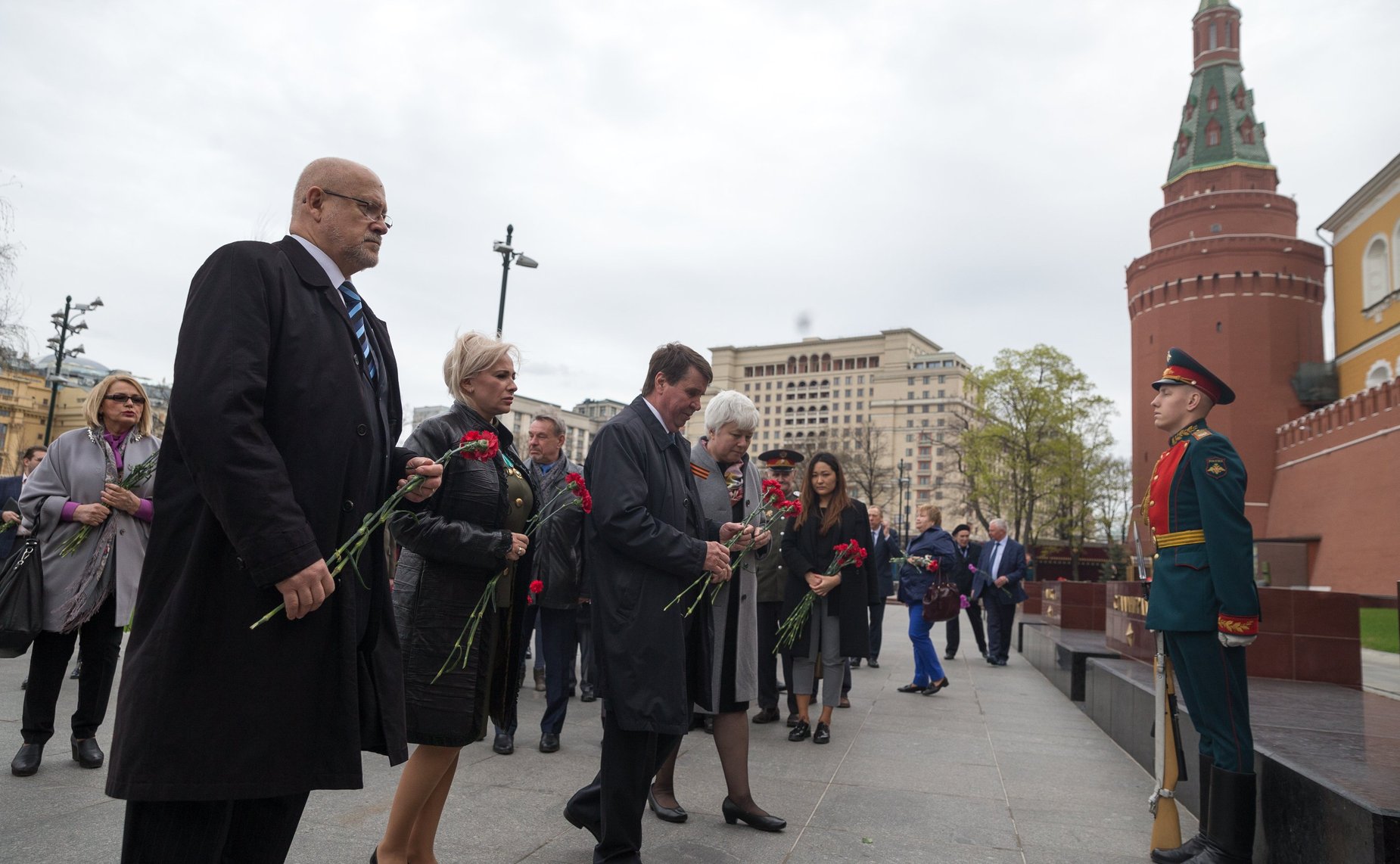 Члены Совета Федерации от Республики Крым и города Севастополя О. Ковитиди, С. Цеков, О. Тимофеева и А. Соболев приняли участие в торжественной церемонии, посвященной 71-й годовщине Победы в Великой Отечественной войне и 72-й годовщине освобождения Крыма