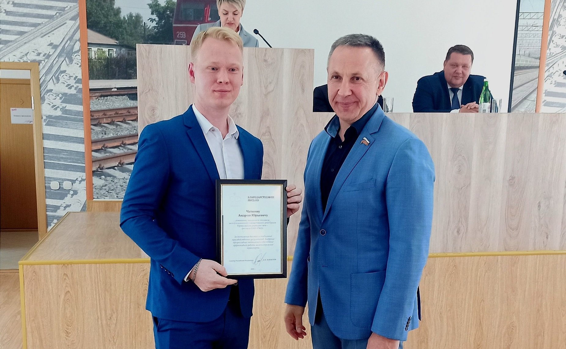 Олег Алексеев вручил благодарственные письма сенатора РФ