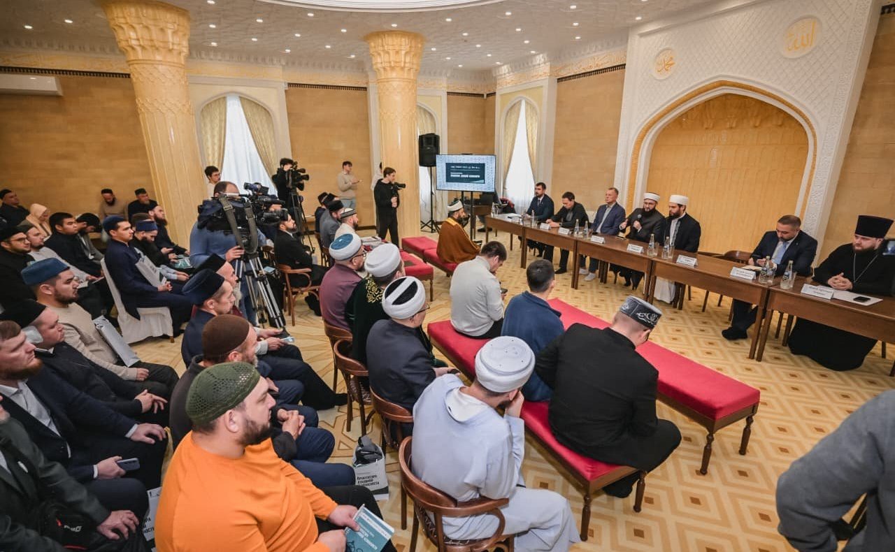 Тимур Нагуманов принял участие в открытии первого республиканского форума им. Ахмадзаки хазрата Сафиуллина «Архитектура духовной безопасности: молодежный вопрос»