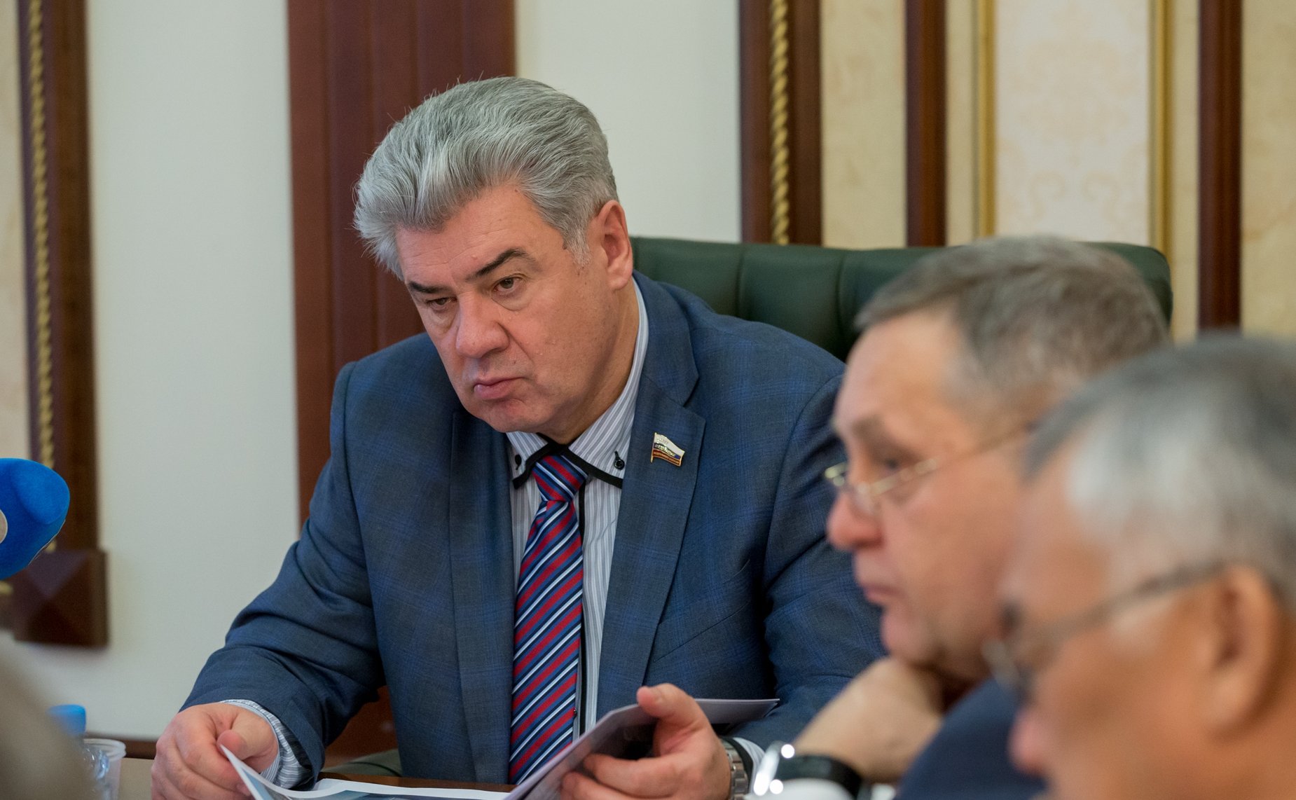 В. Бондарев