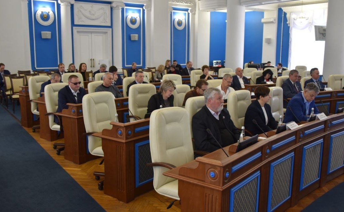 Екатерина Алтабаева приняла участие в пленарном заседании Законодательного собрания города