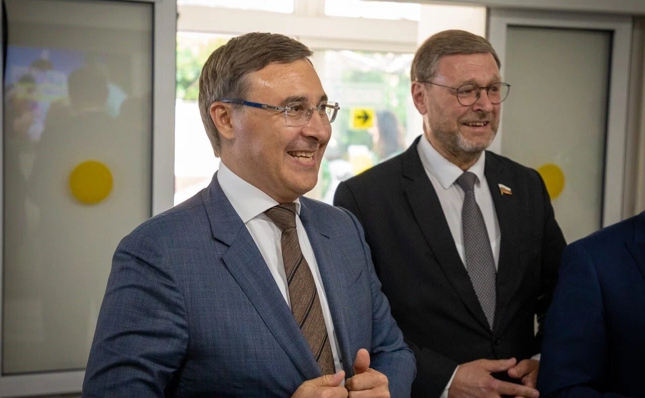 Заместитель Председателя СФ, председатель попечительского совета Московского государственного гуманитарно-экономического университета (МГГЭУ) Константин Косачев принял участие во встрече руководства вуза с Министром науки и высшего образования РФ