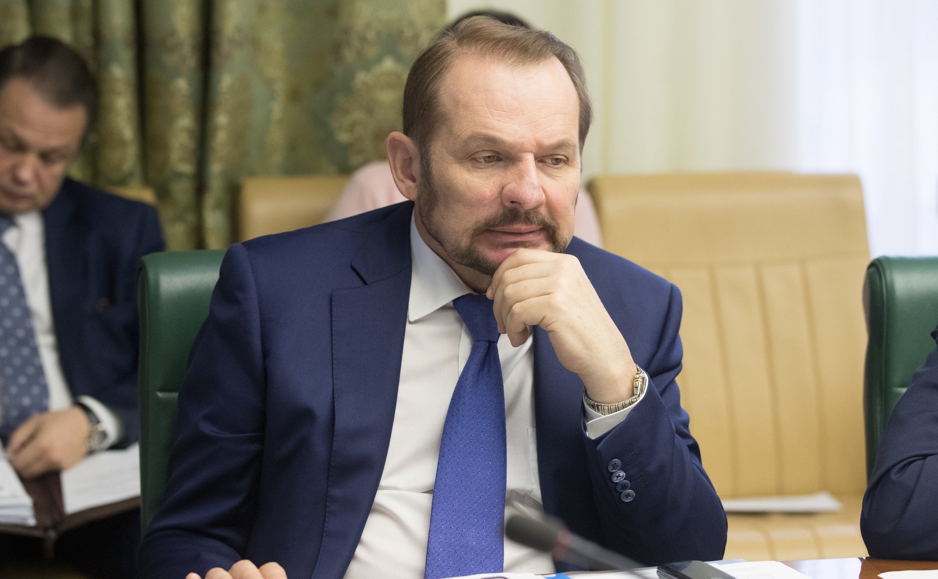 С. Белоусов